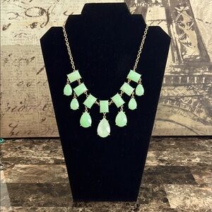 Elegant Green Necklace EUC